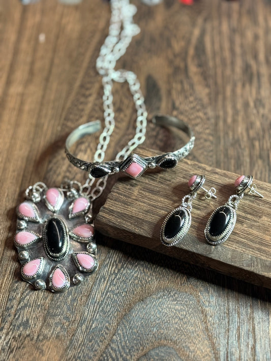 Pink Conch and Black Onyx Set